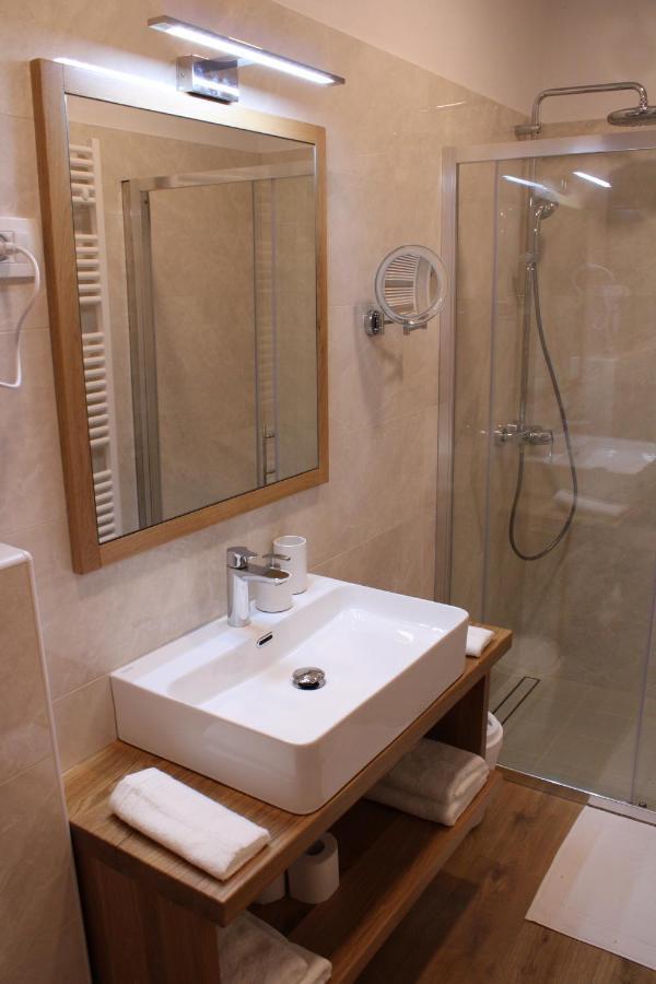 G House Hotel Dutovlje Kültér fotó
