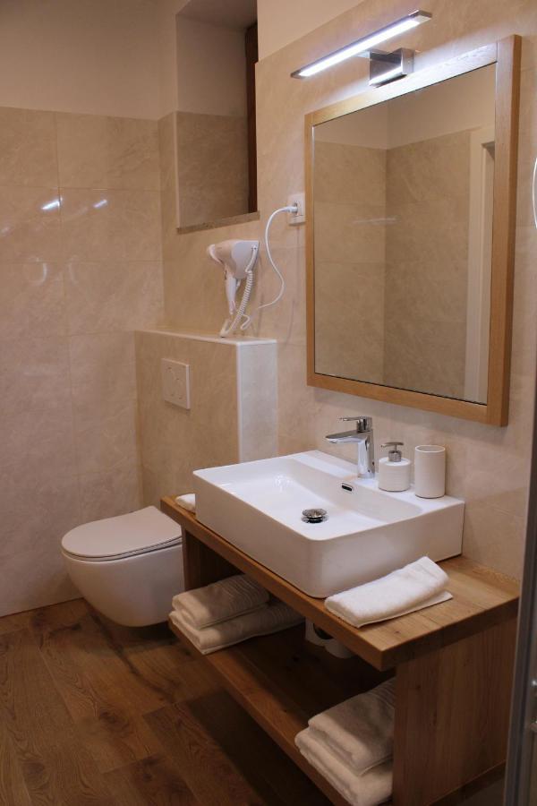 G House Hotel Dutovlje Kültér fotó