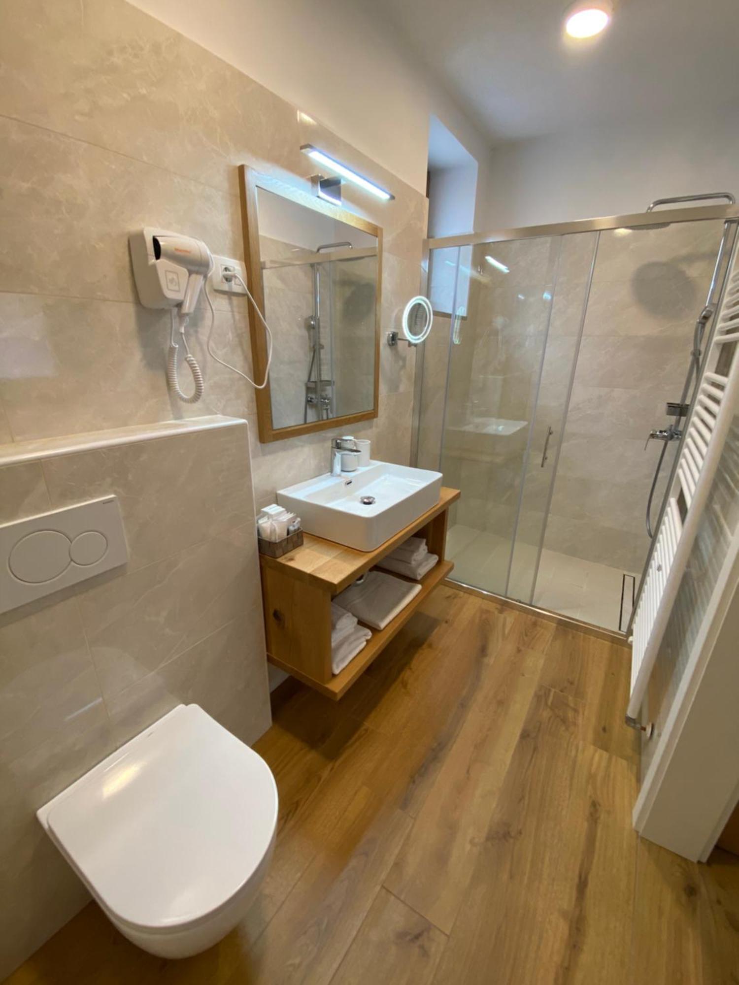G House Hotel Dutovlje Kültér fotó