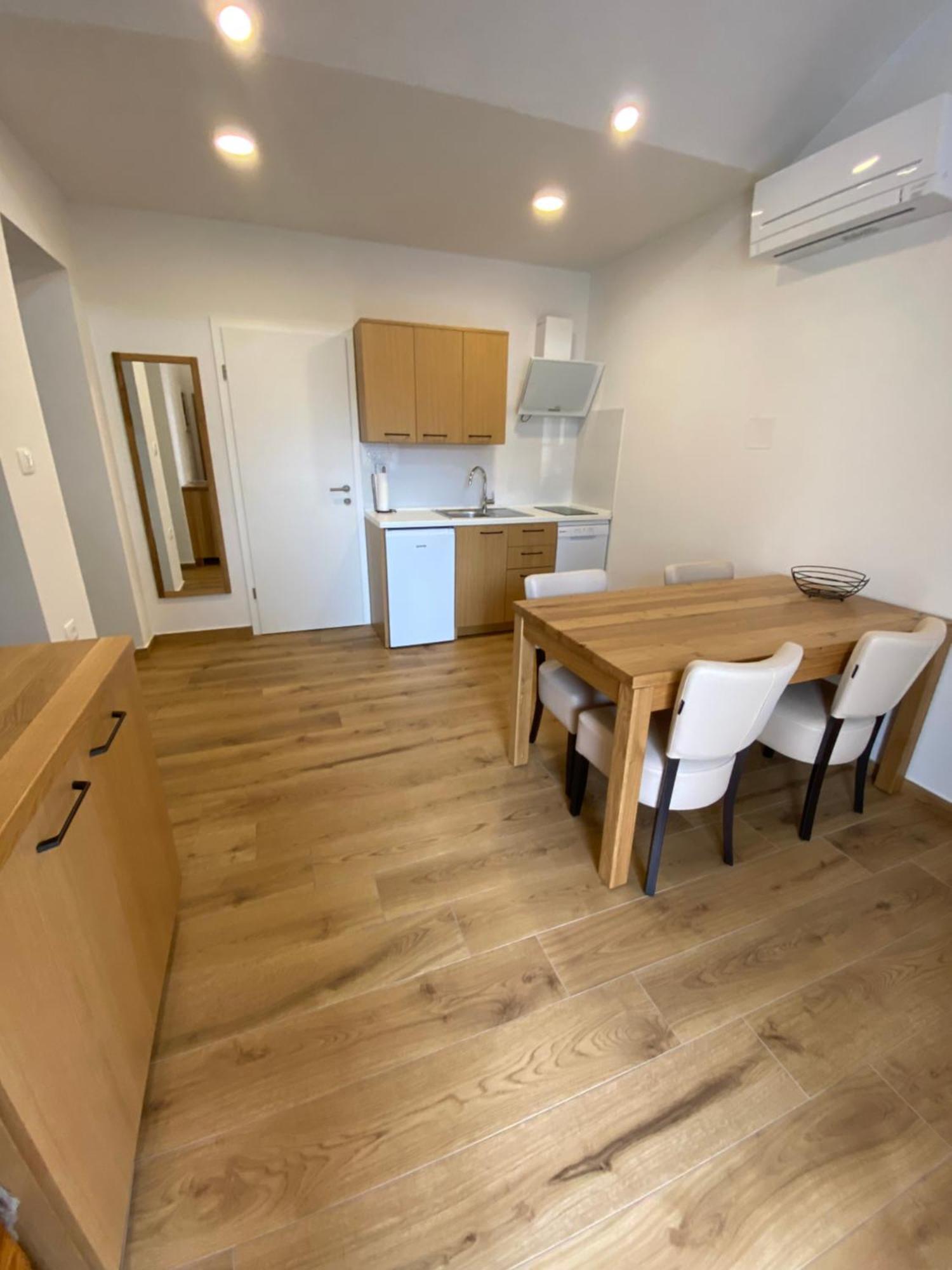 G House Hotel Dutovlje Kültér fotó