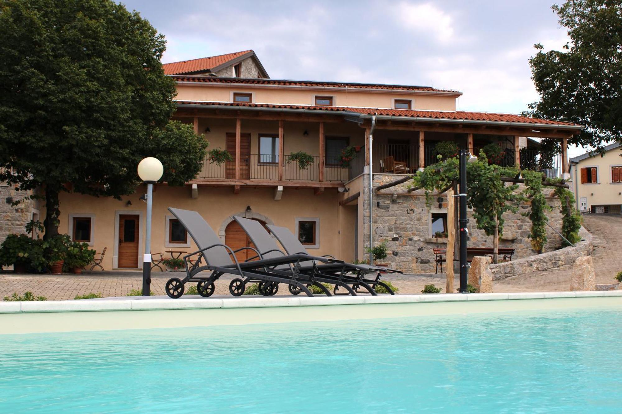 G House Hotel Dutovlje Kültér fotó